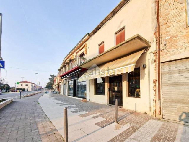 Capannone in vendita di 590 m² in Via Dante Alighieri, 227