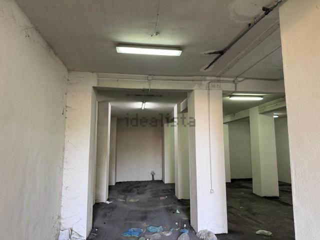 Capannone in vendita di 450 m² in Via Etnea, 48
