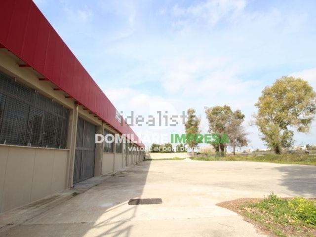 Capannone in vendita di 450 m² in Via Olanda