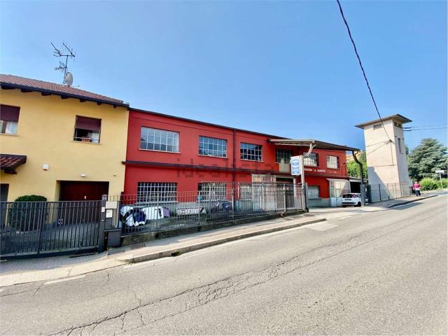 Capannone in vendita di 450 m² in Via Lecco, 18