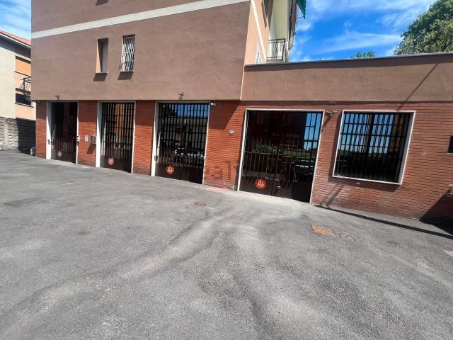Capannone in vendita di 450 m² in Via Monte Grappa, 12