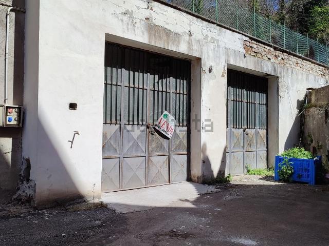 Capannone in vendita di 450 m² in Via Vallerano, 1361
