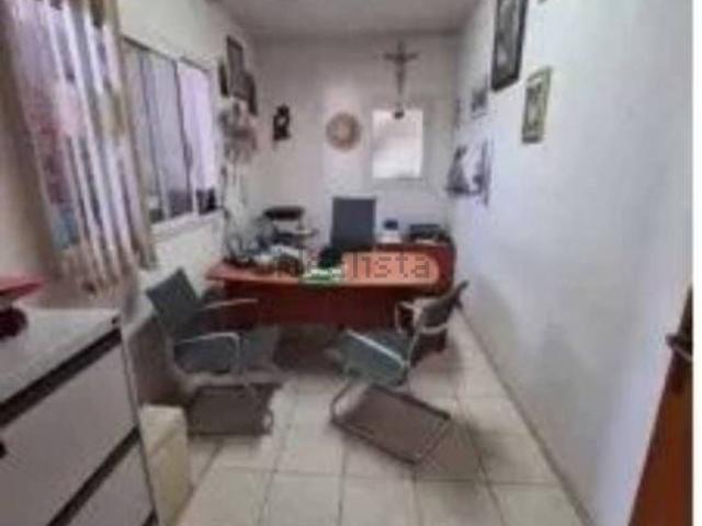 Capannone in vendita di 450 m² in Viale dei Pini