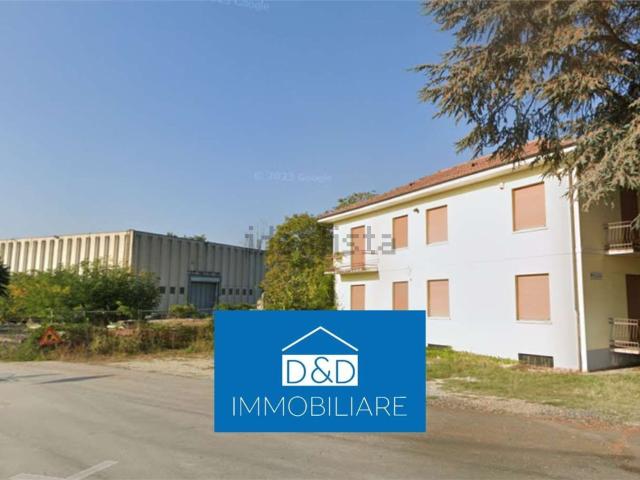 Capannone in vendita di 4514 m² in Via Alba Barolo, 2