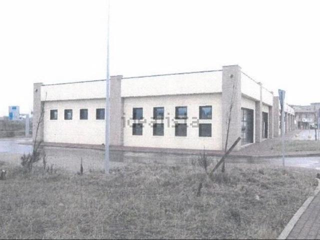 Capannone in vendita di 451 m² in Via Ancora