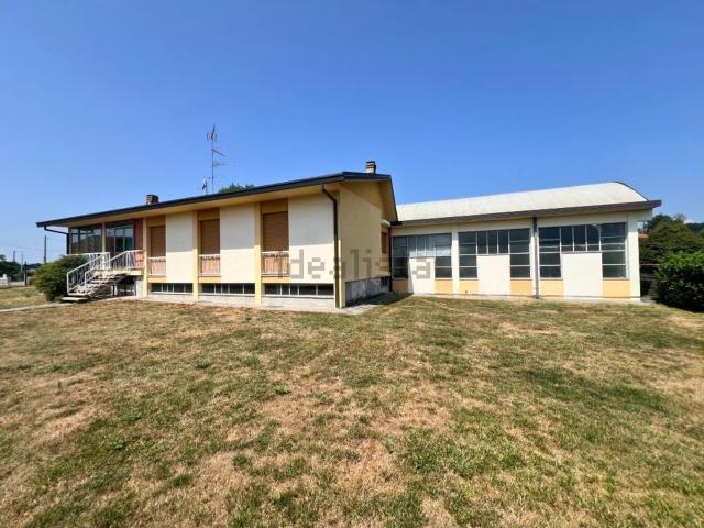 Capannone in vendita di 455 m² in Via Oneda, 23