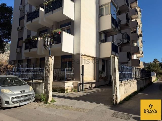 Capannone in vendita di 45 m² in Via Villa Rosato, 7