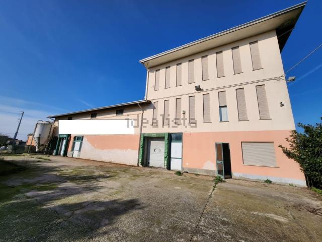 Capannone in vendita di 4602 m² in Via Cicogna, 5