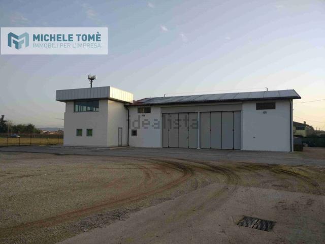 Capannone in vendita di 460 m² in Via Galileo Ferraris