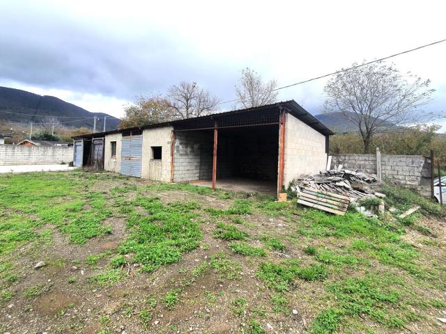 Capannone in vendita di 460 m² in Via San Pietro