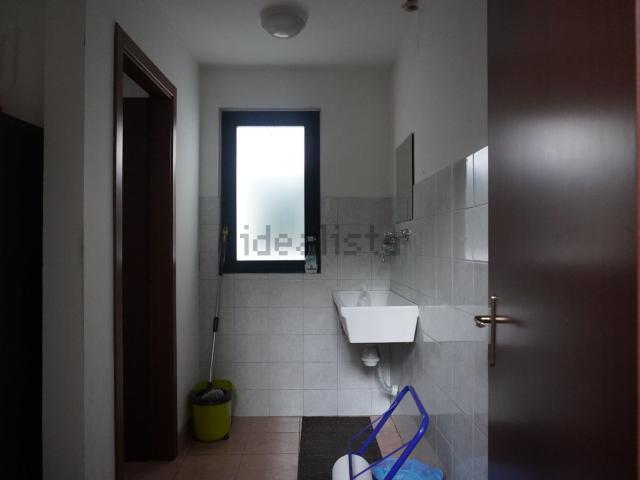 Capannone in vendita di 460 m² in Via Vespucci, 6