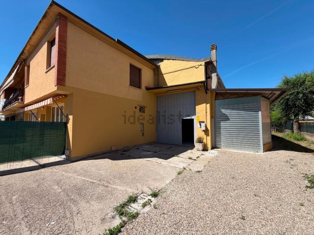 Capannone in vendita di 466 m² in Via Giacomo Matteotti