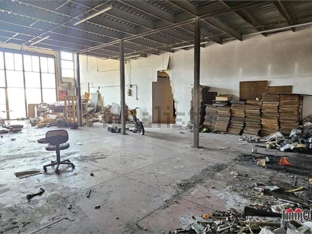 Capannone in vendita di 470 m²