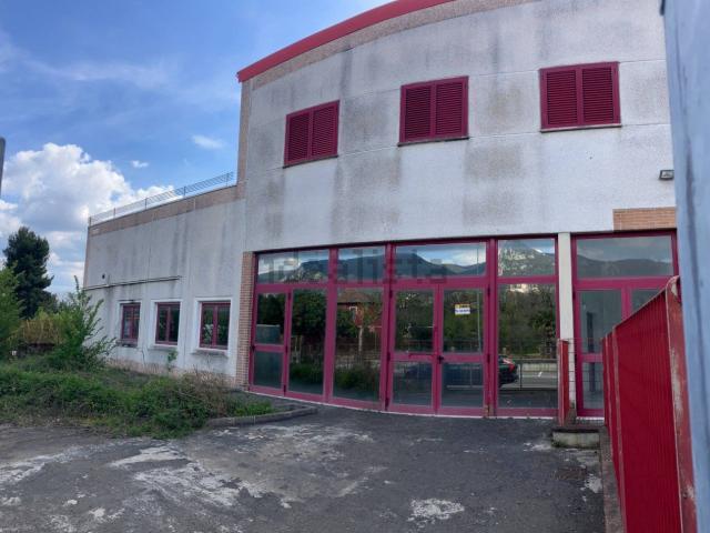 Capannone in vendita di 470 m² in Via Gabelletta, 199