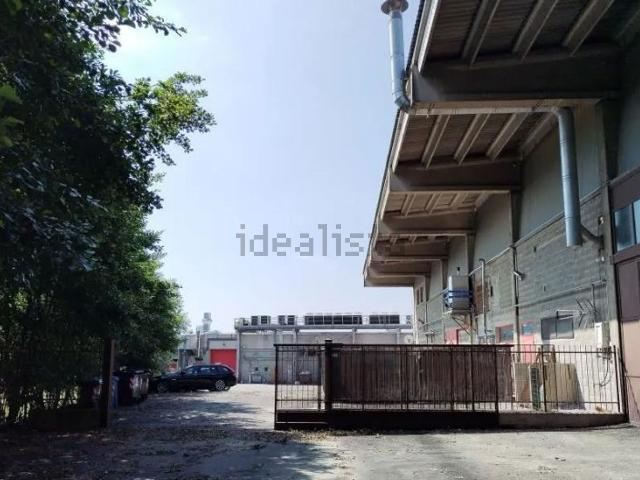 Capannone in vendita di 470 m² in Via Giacomo Matteotti, 129