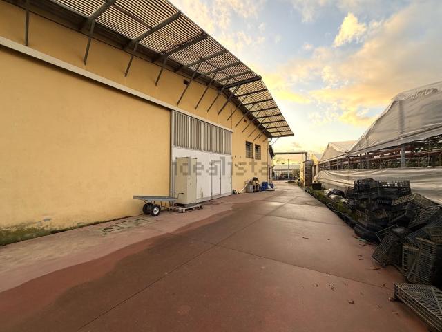 Capannone in vendita di 470 m² in Via Giovanni Amendola