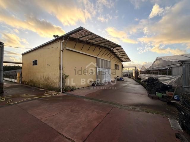 Capannone in vendita di 470 m² in Via Giovanni Amendola