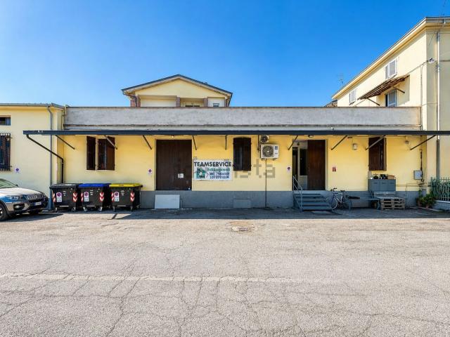 Capannone in vendita di 470 m² in Via Guglielmo Marconi, 1