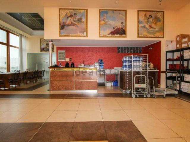 Capannone in vendita di 470 m² in Via Ingegner G. Caproni