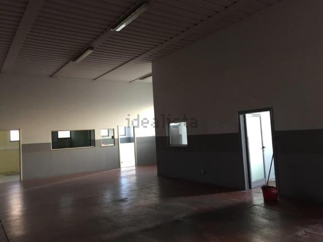 Capannone in vendita di 470 m² in Via Smeraldo