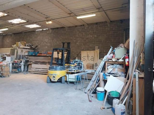 Capannone in vendita di 470 m² in Via Provinciale Lucchese