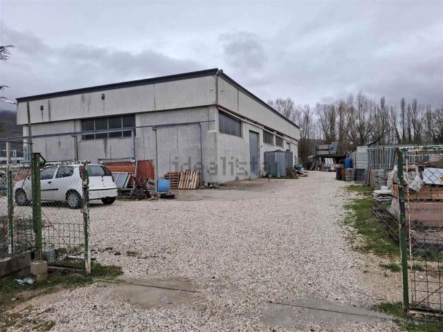 Capannone in vendita di 472 m² in Strada Provinciale Moline, 8