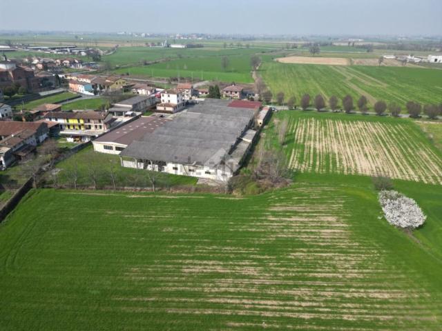 Capannone in vendita di 4750 m² in Via Giardini