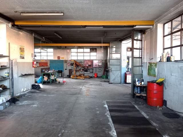 Capannone in vendita di 475 m² in Via Belluno