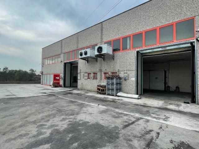 Capannone in vendita di 475 m² in Via Buggianese