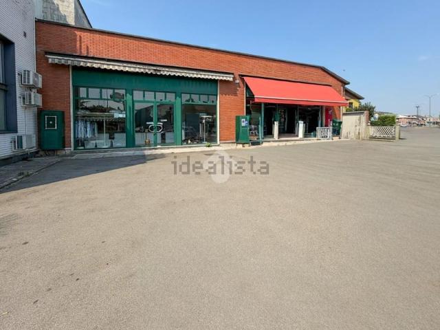 Capannone in vendita di 480 m² in Via Primo Maggio, 85