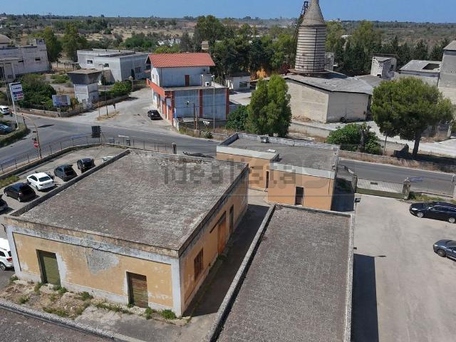 Capannone in vendita di 485 m² in Via Neviano, 37