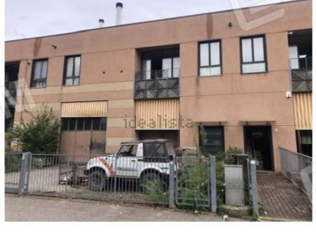 Capannone in vendita di 485 m² in Via Pontenono, 67