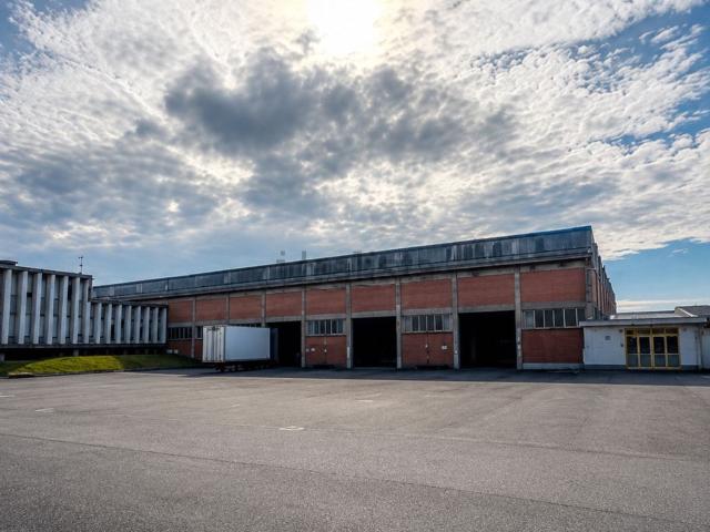 Capannone in vendita di 4869 m² in Via G. Di Vittorio, 16