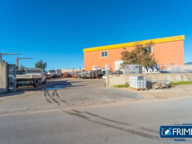 Capannone in vendita di 486 m² in Via Israele