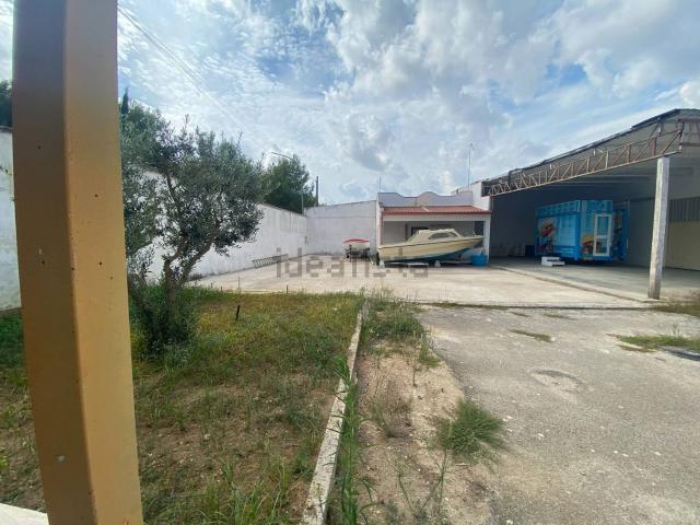 Capannone in vendita di 486 m² in Via Vecchia Ceglie
