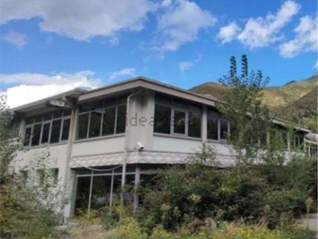 Capannone in vendita di 4890 m² in Via Oliero di Sotto, 42