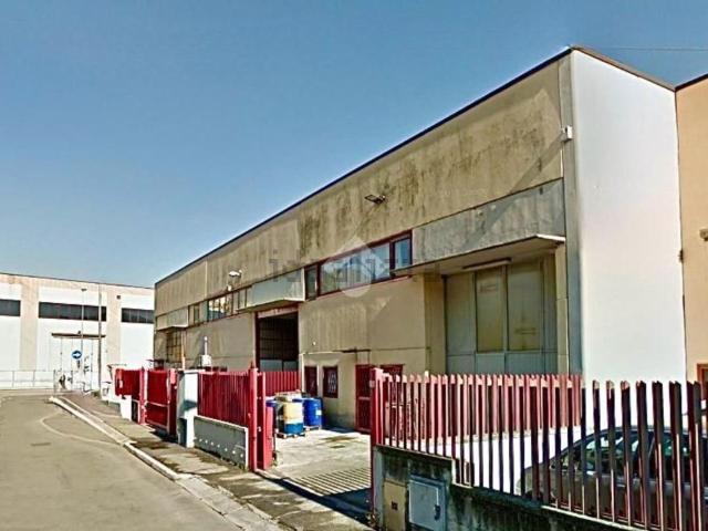Capannone in vendita di 490 m² in Via Guido Rossa, 12