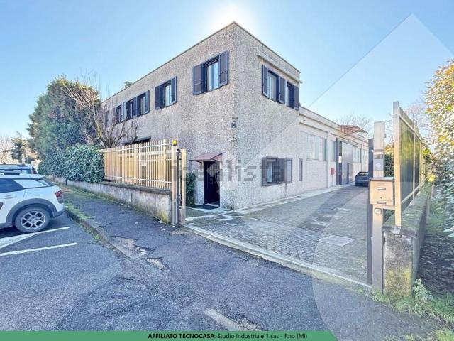 Capannone in vendita di 490 m² in Via Della Fornace, 25