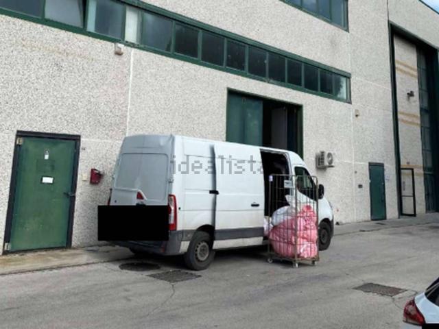 Capannone in vendita di 494 m² in Via Pasubio