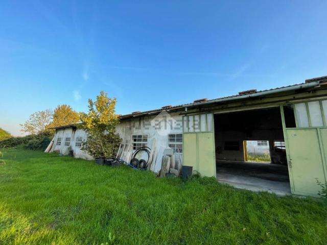 Capannone in vendita di 495 m² in Via Brescia