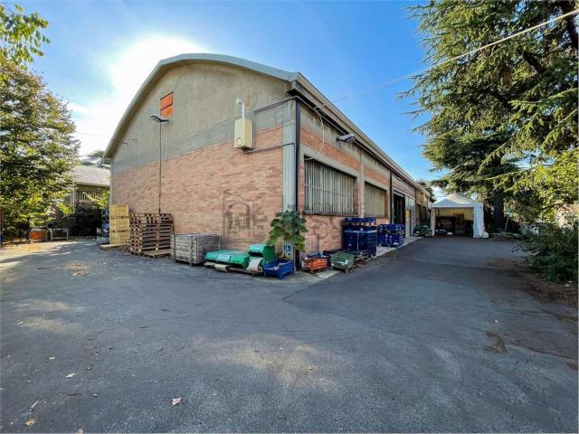 Capannone in vendita di 495 m² in Via Gandhi, 24