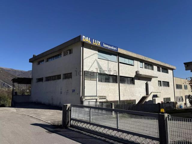 Capannone in vendita di 5000 m² in Via degli Alpini, 26