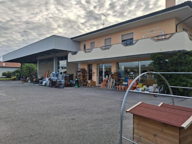 Capannone in vendita di 500 m²