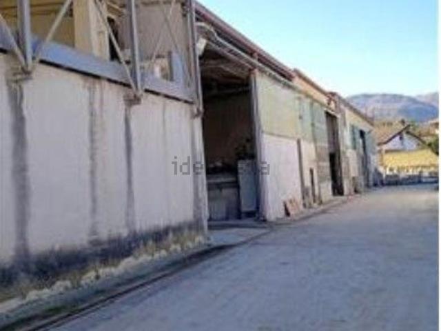 Capannone in vendita di 500 m²