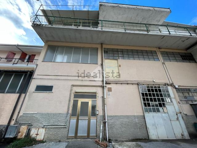 Capannone in vendita di 500 m² in Via Conturli