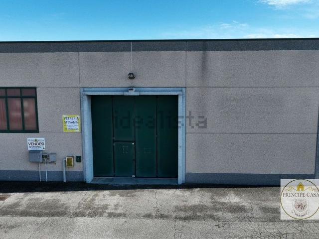 Capannone in vendita di 500 m² in Via Correr