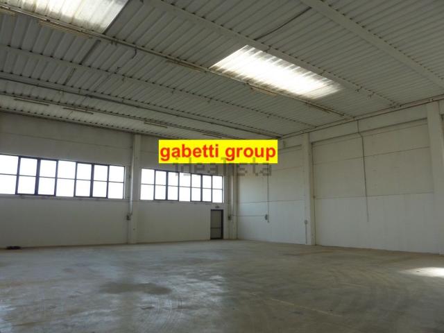 Capannone in vendita di 500 m² in Via Abbate Tommaso