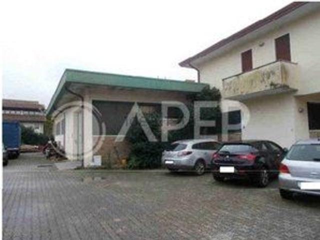 Capannone in vendita di 500 m² in Via Aldo Moro, 3