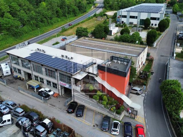 Capannone in vendita di 500 m² in Via dei Traversi