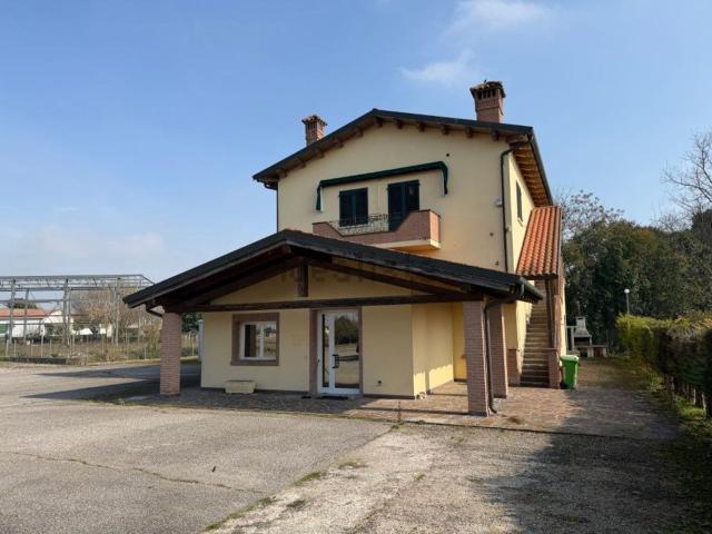 Capannone in vendita di 500 m² in Via Eridania, 9